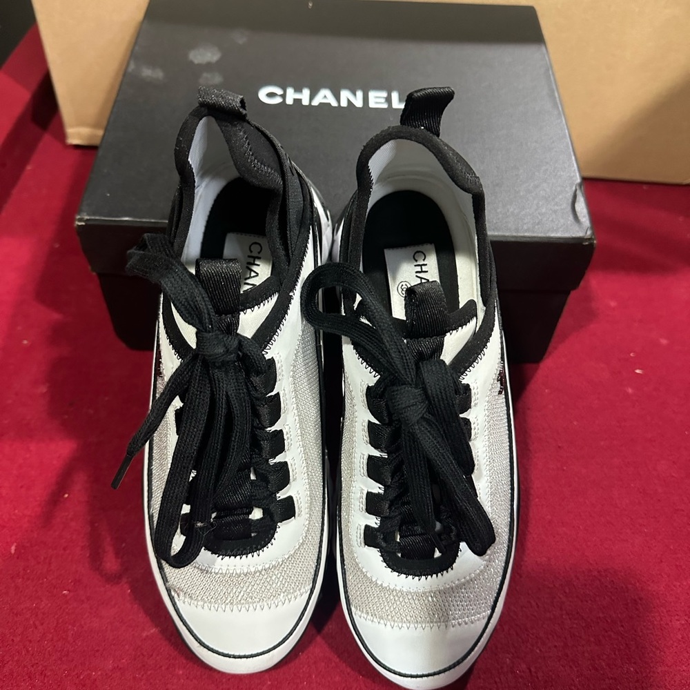 Women’s gym shoes